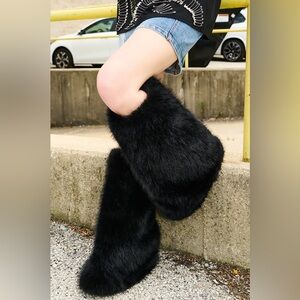 NWT Azalea Wang Black Faux Fur Ankle Boots